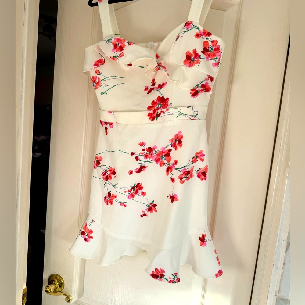 NWT Black Halo mini dress. Womens size 4. New with tags. White w/red-pink floral